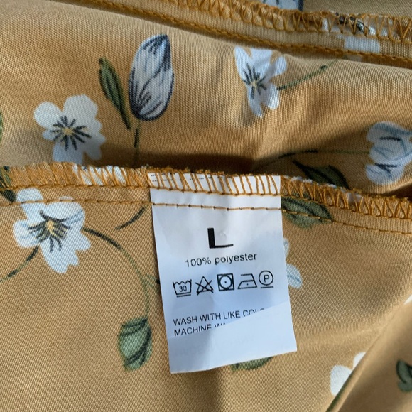 Women's Maize Yellow-Gold W/White Flowers, Elastic Waist, Flowy, Midi Skirt. - Picture 7 of 8